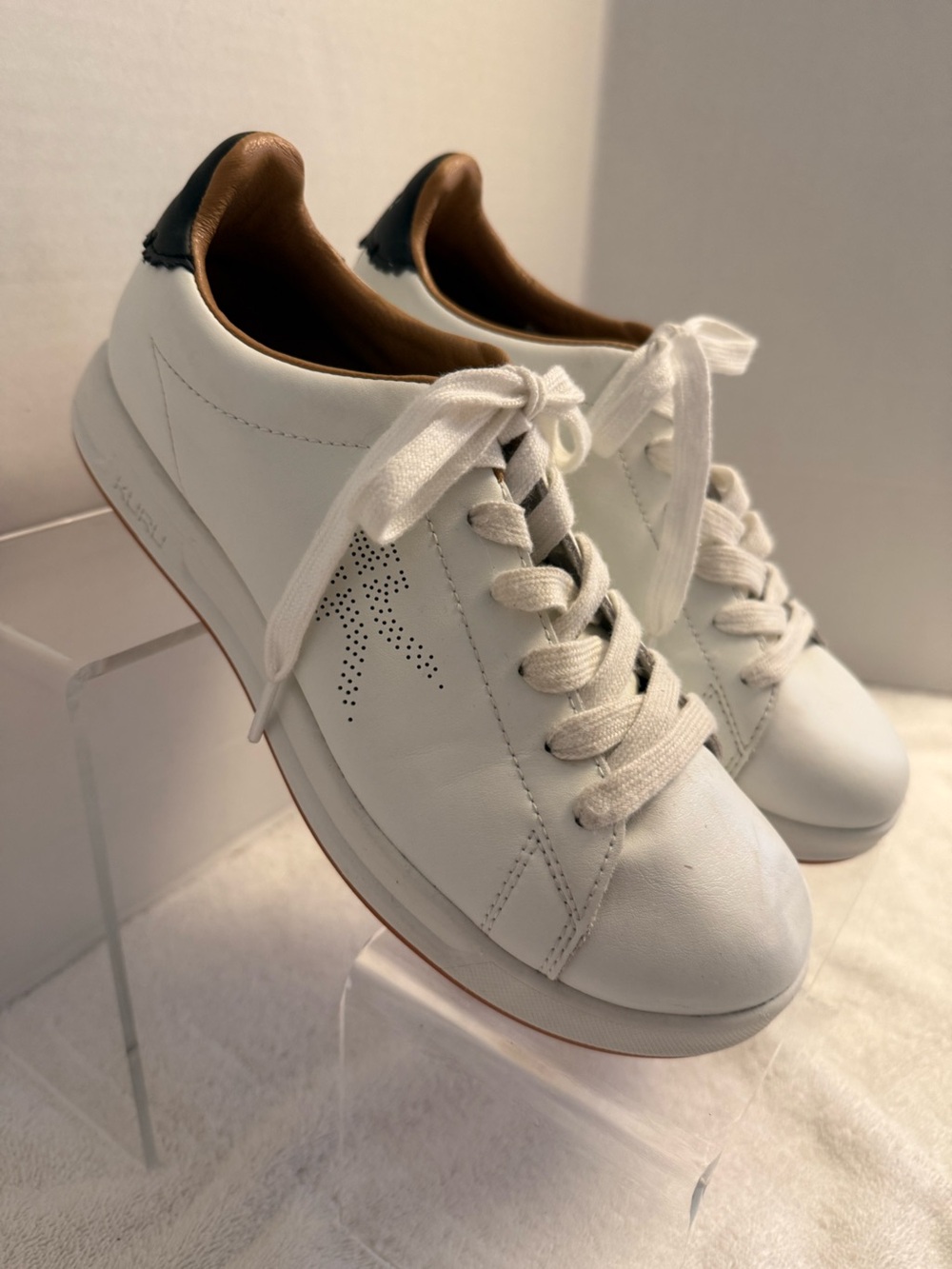 KURU ROAM Classic Court White Leather Sneakers Tan Black Size size 8
